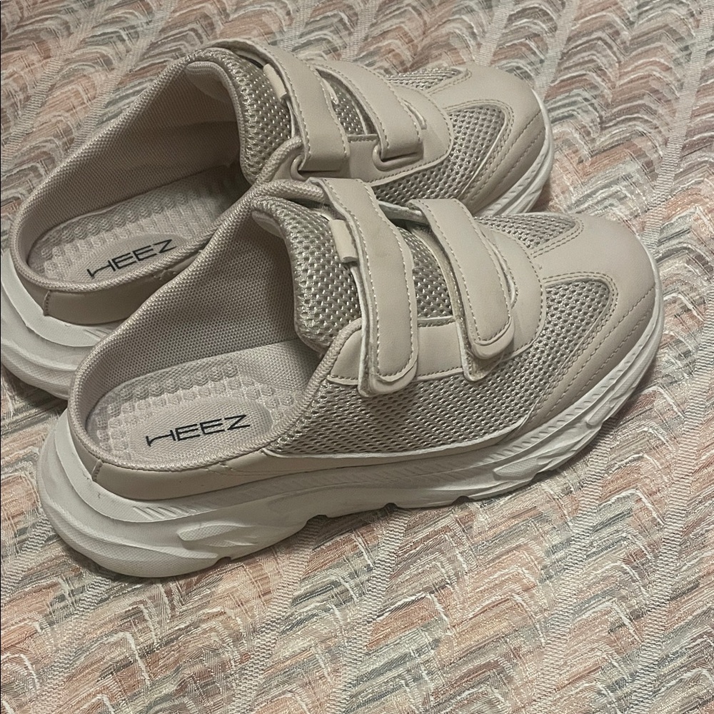 Women's Cream Mesh Velcro Sneakers
